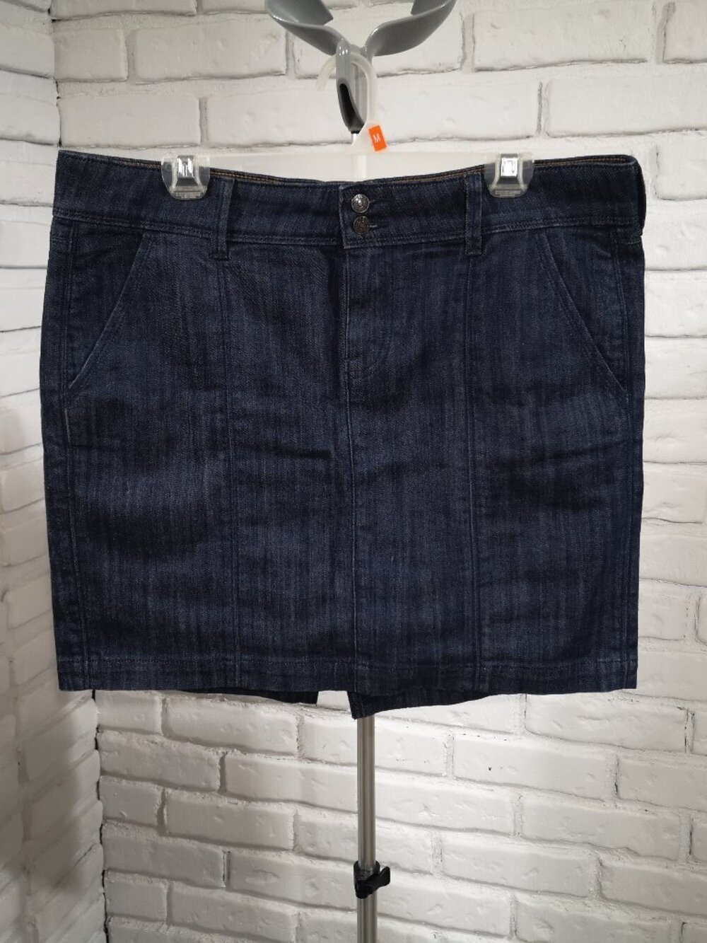 Old Navy Woman's Size 12 Dark Wash Zipper & 2 Button Closure Denim Skirt